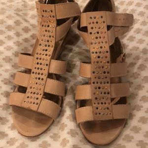 Cynthia Vincent kitten wedges 7.5